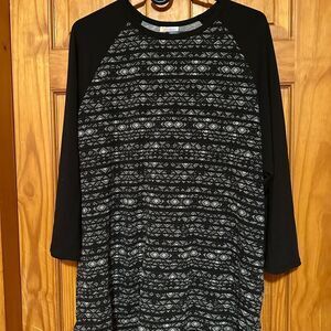 LuLaroe Black and Gray Patterned Men’s Top